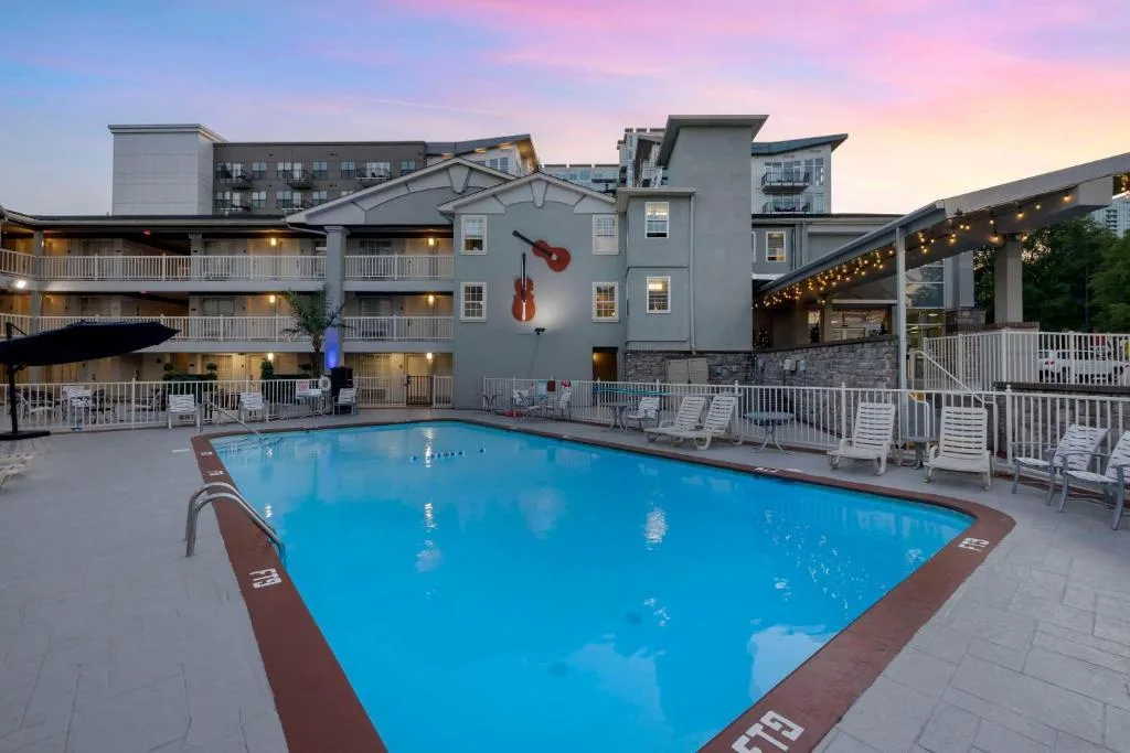 Buitenzwembad bij het Hotel Comfort Inn Music City Center
