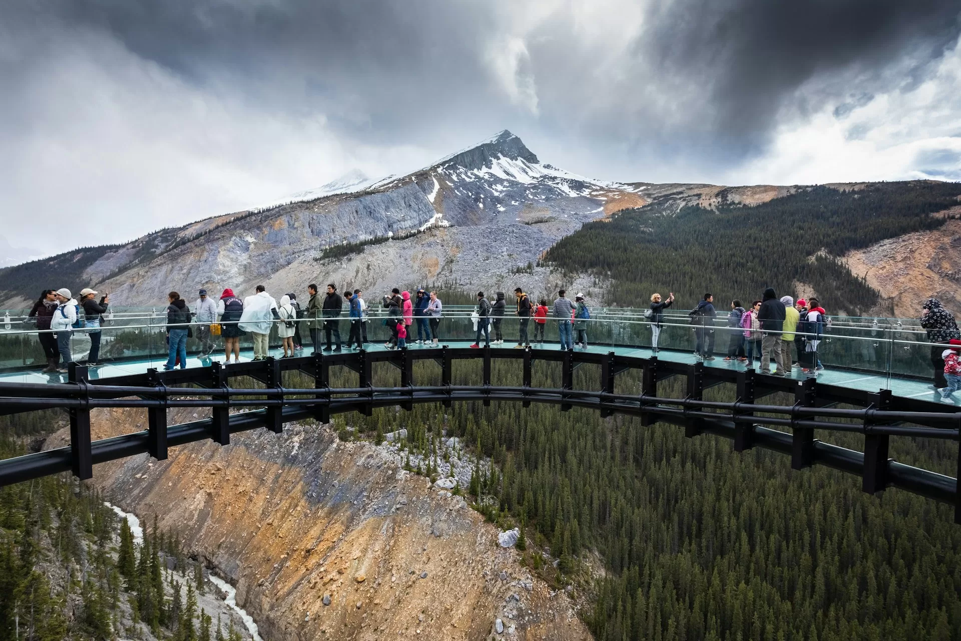 Brug over de Icefields Parkway in Jasper