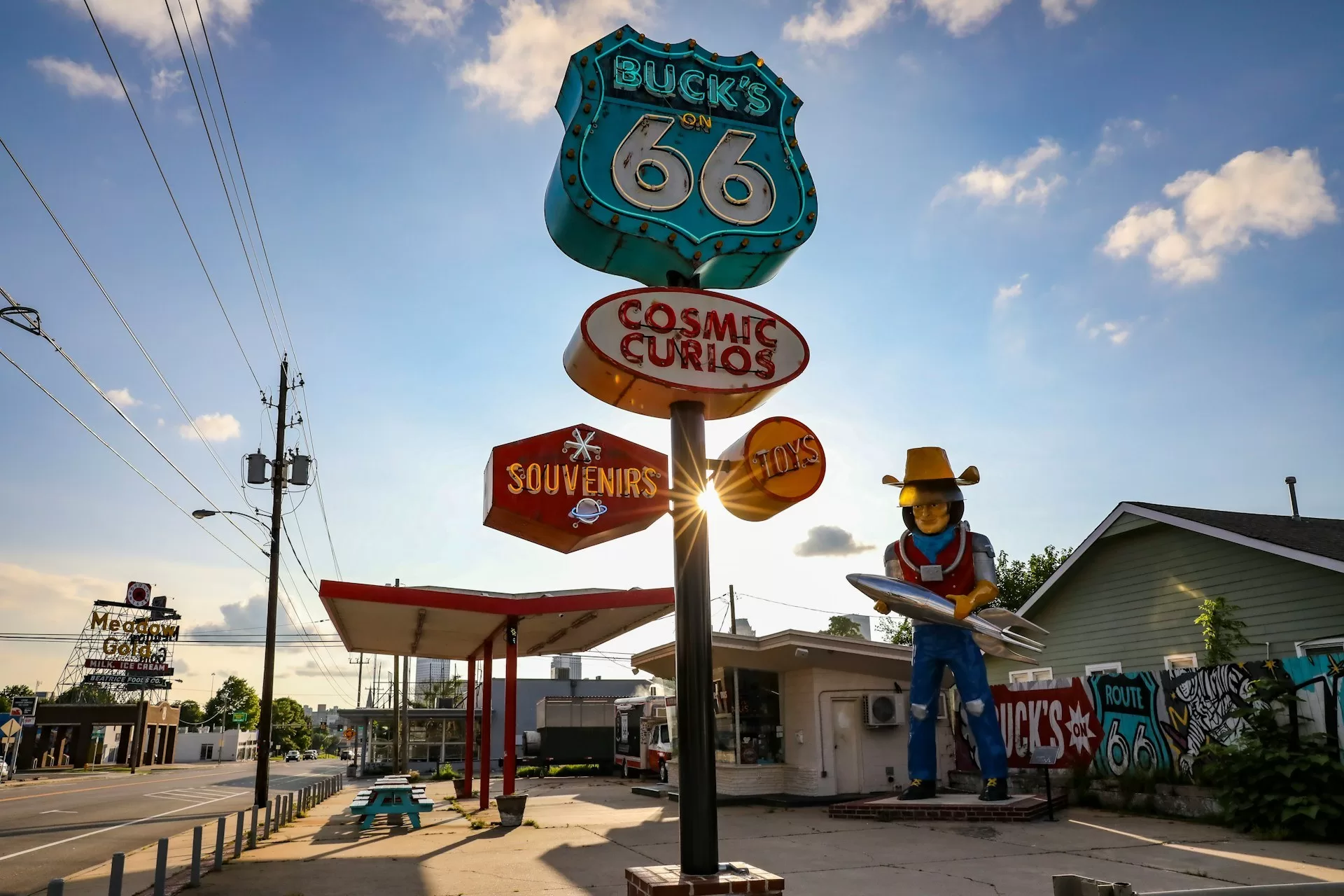 Stop bij een van de vele historische tankstations aan de Route 66 door de USA
