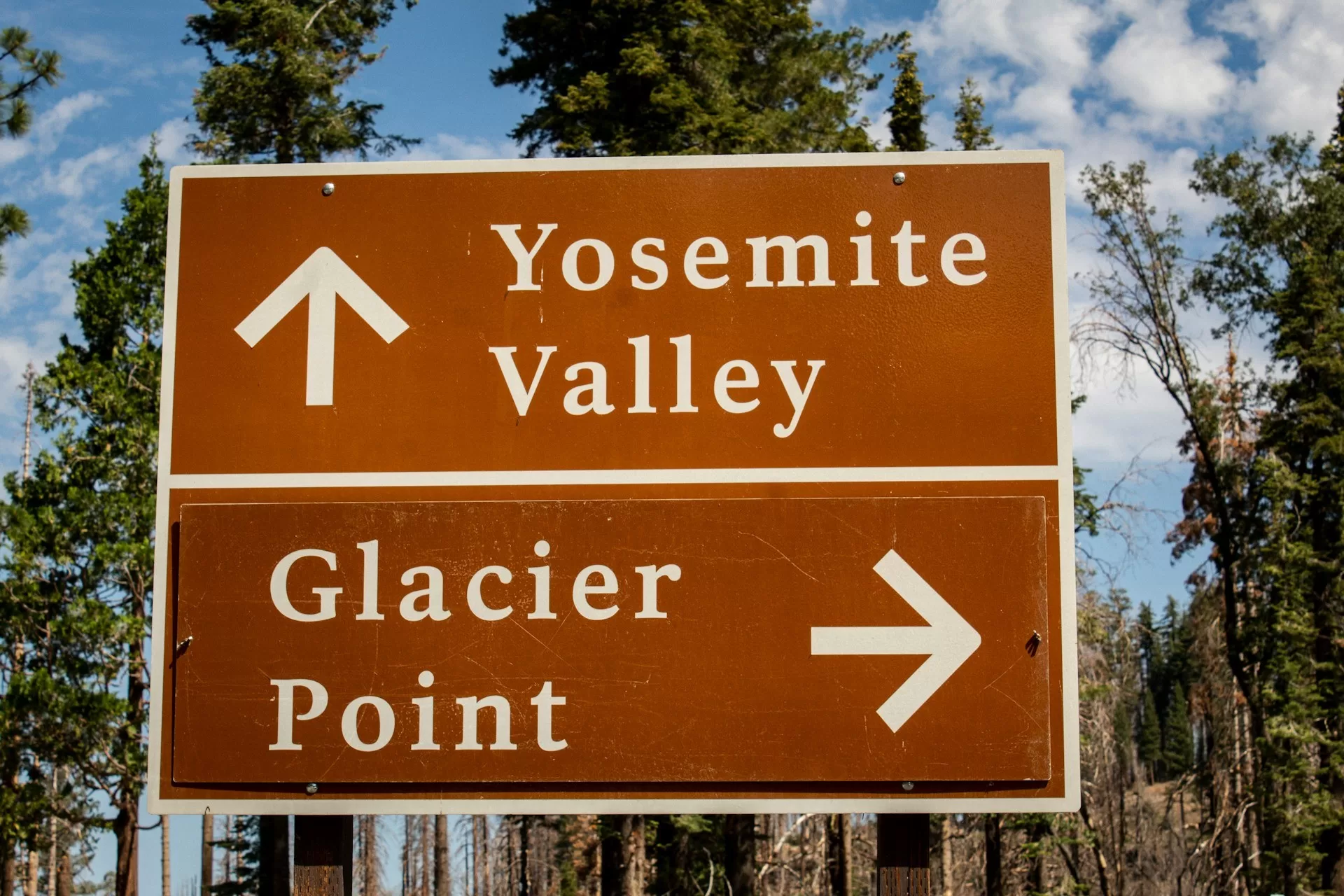 Bewegwijzering naar Yosemite Valley en Glacier Point in Yosemite National Park