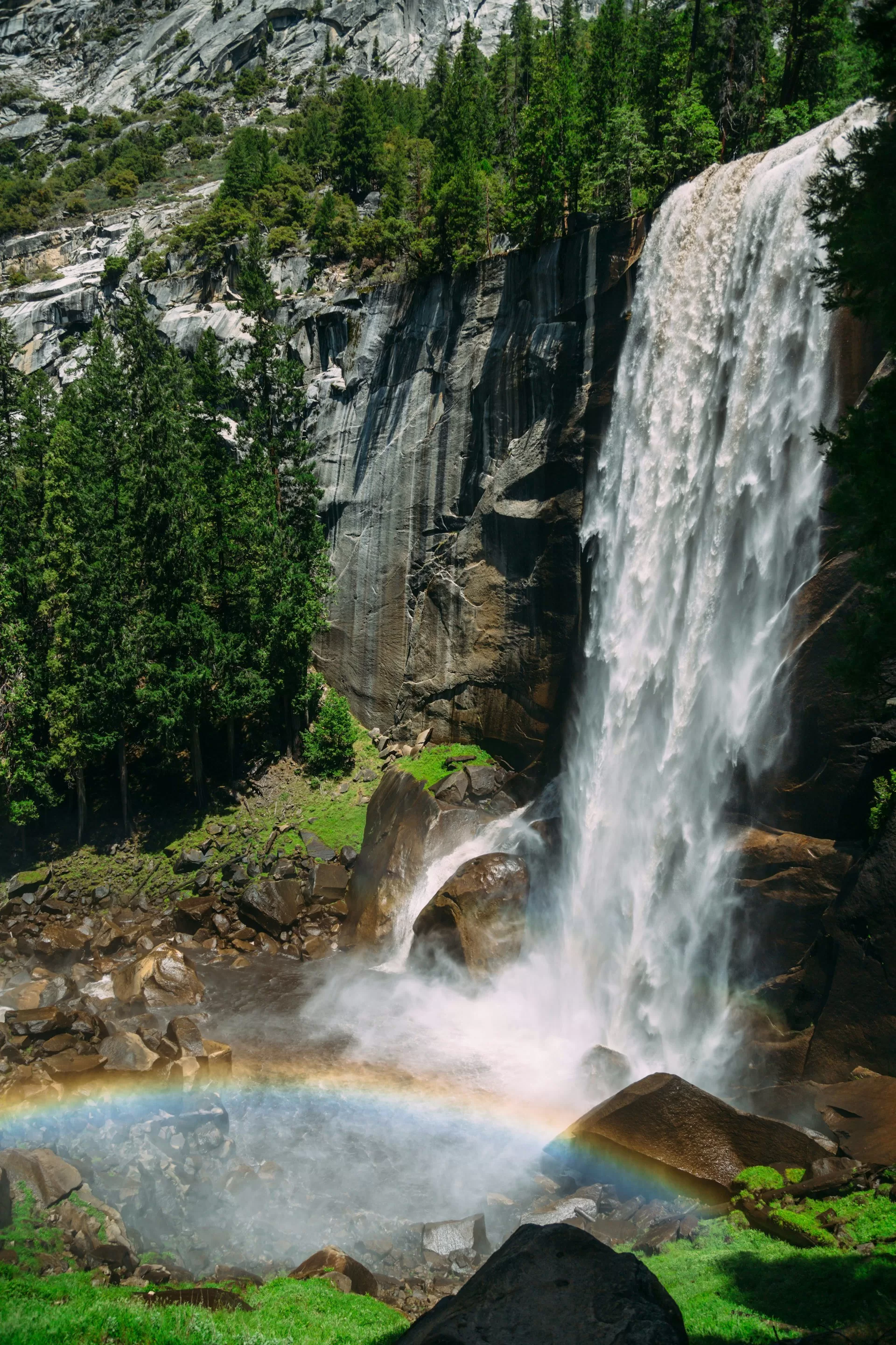 Blik op de Yosemite Falls in Yosemite National Park