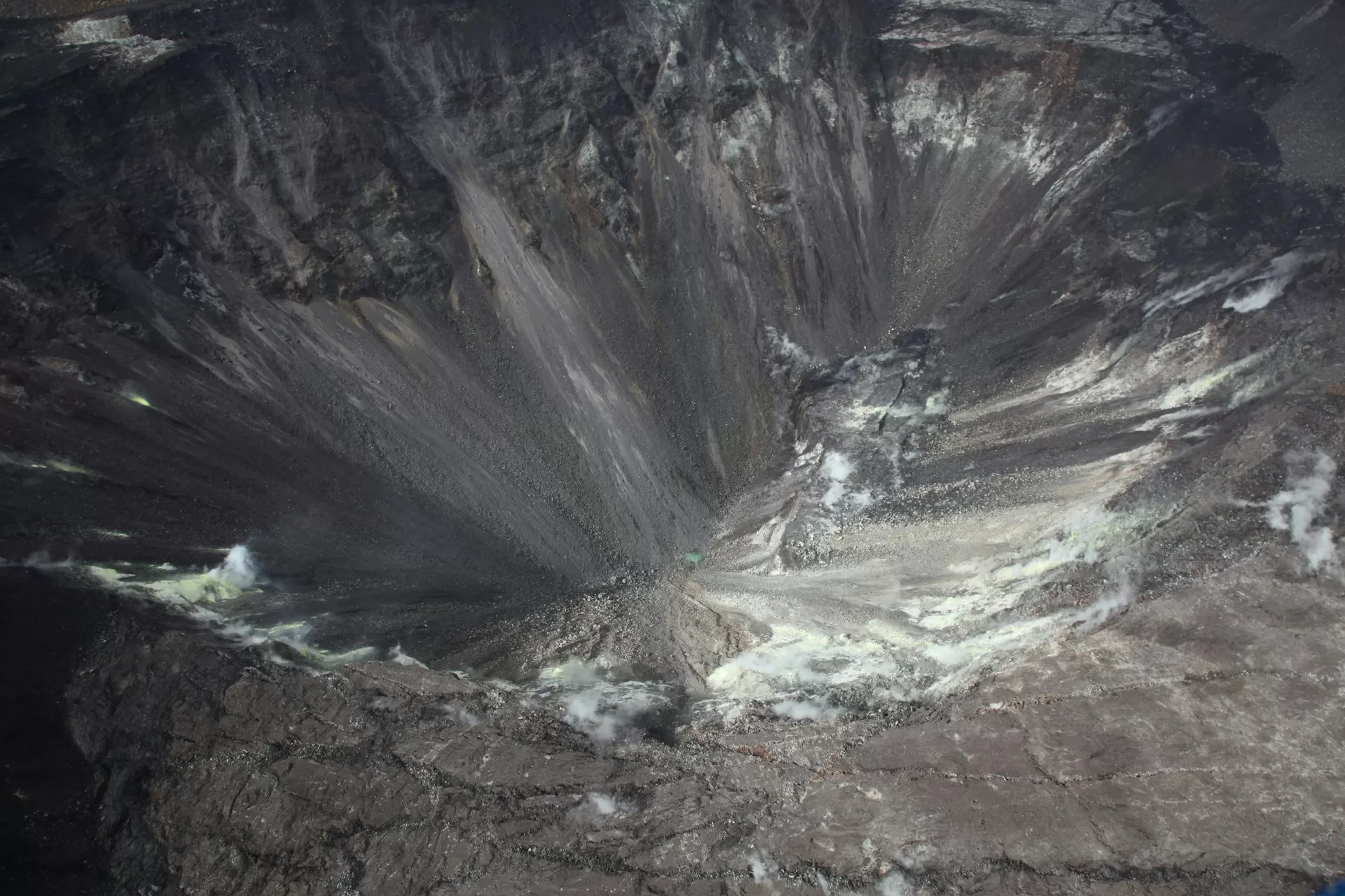 Halemaumau Crater in Volcanoes National Park op Big Island, Hawaii