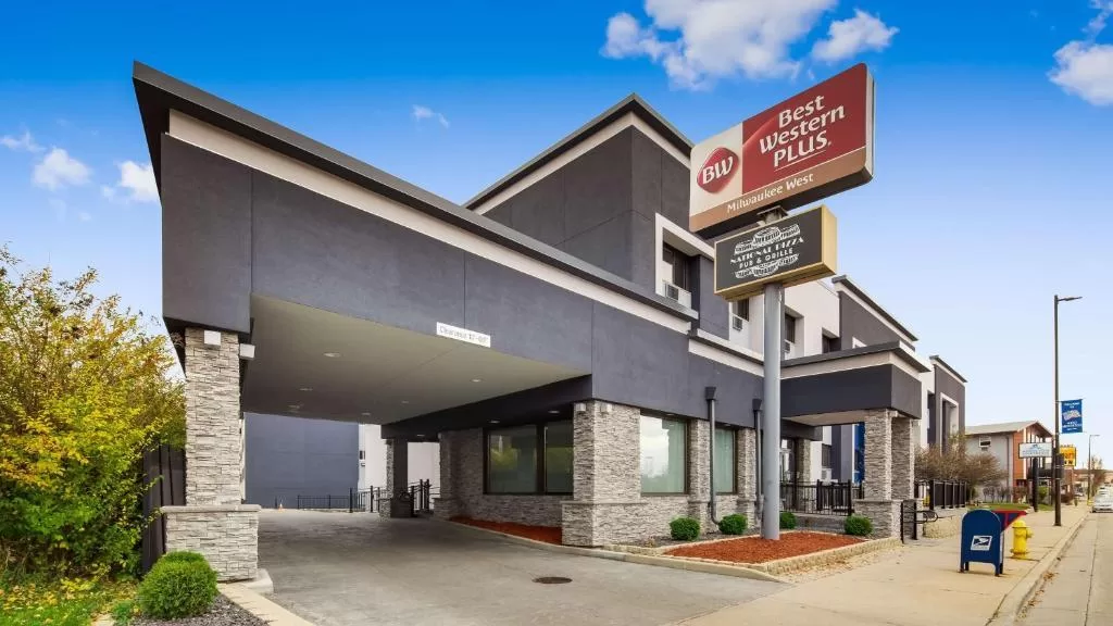 Exterior van het Best Western Plus Milwaukee West