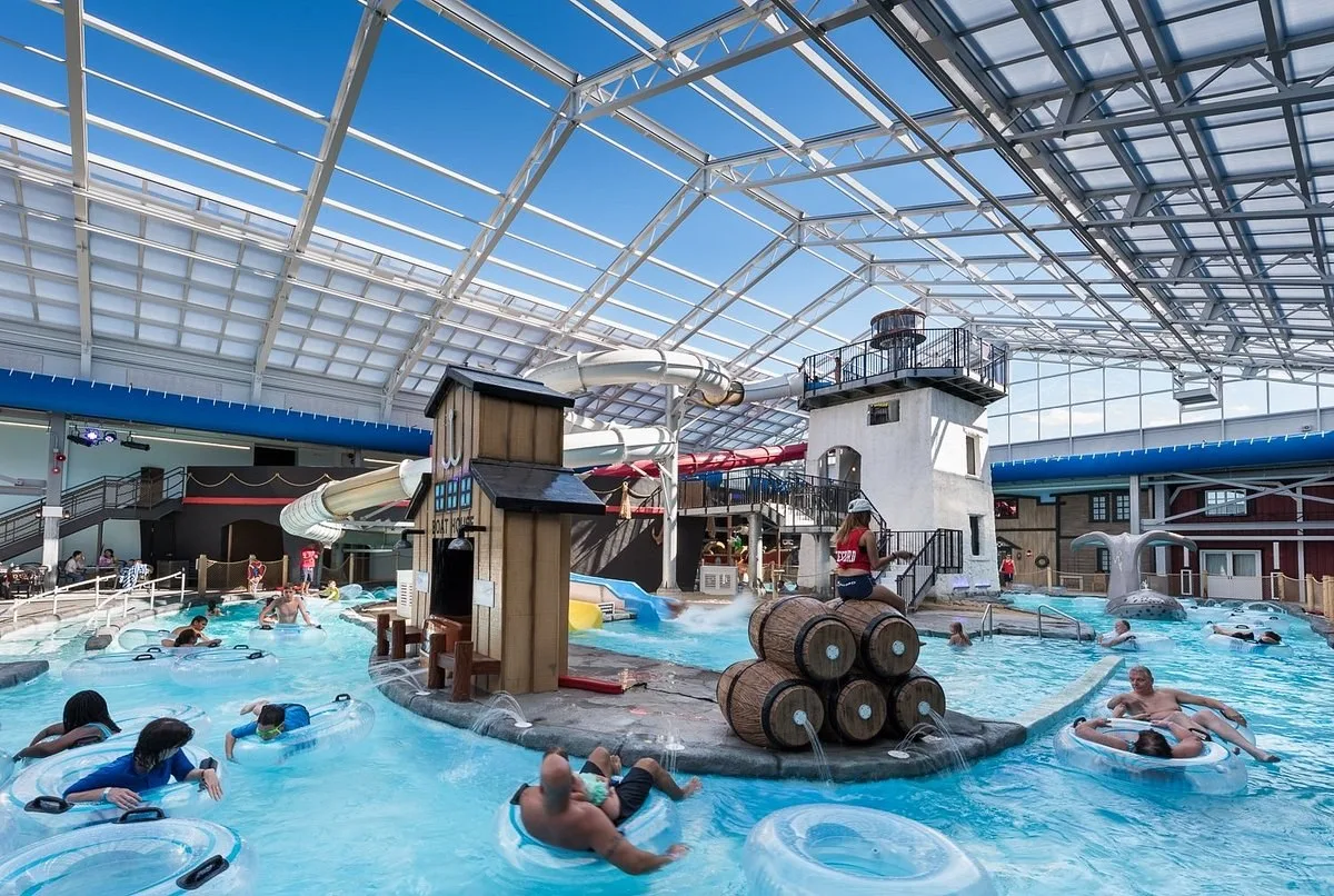 Wildwaterbaan in het binnenzwembad van het Hotel Cape Codder Hyannis