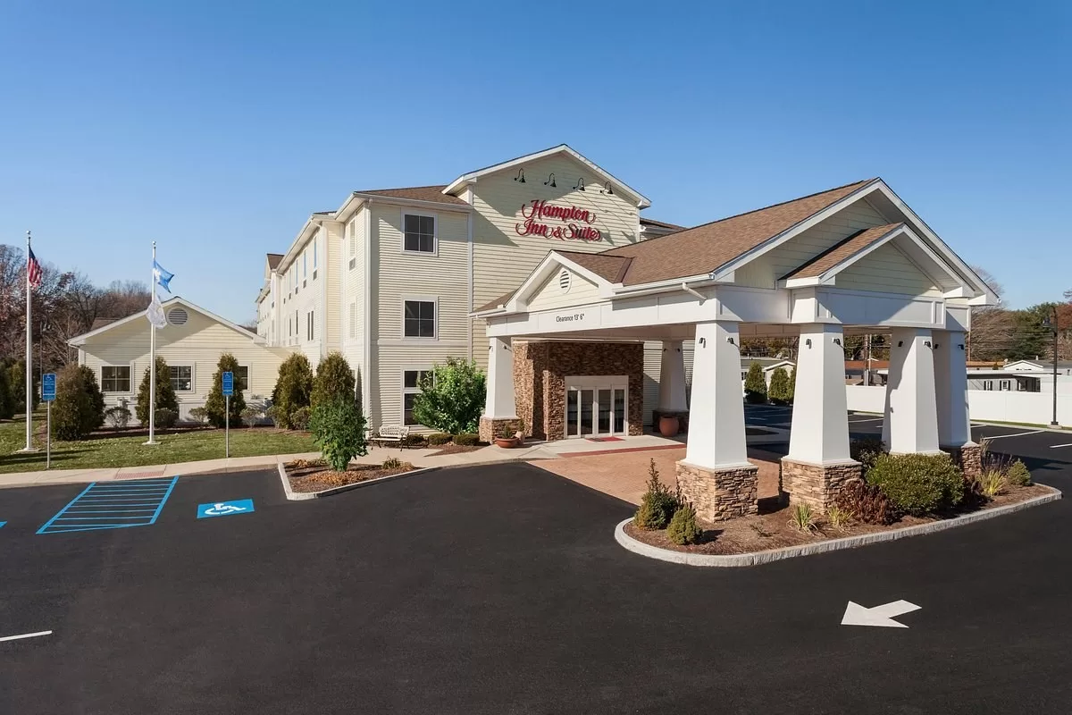 Exterior van het Hotel Hampton Inn Suites Mystic