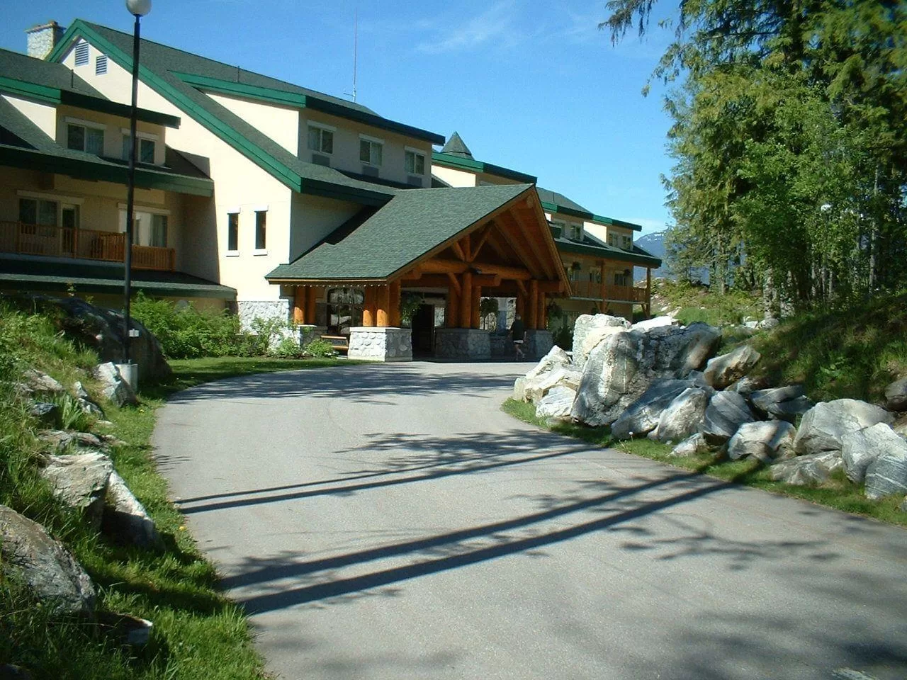 Exterior van het Hotel Coast Hillcrest Revelstoke