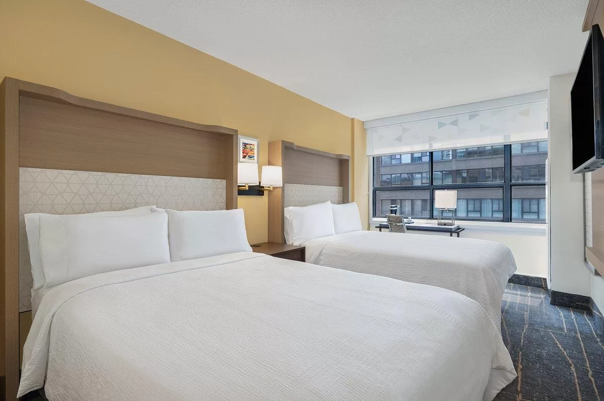 Standaardkamer met twee aparte bedden in het Hotel Holiday Inn Toronto
