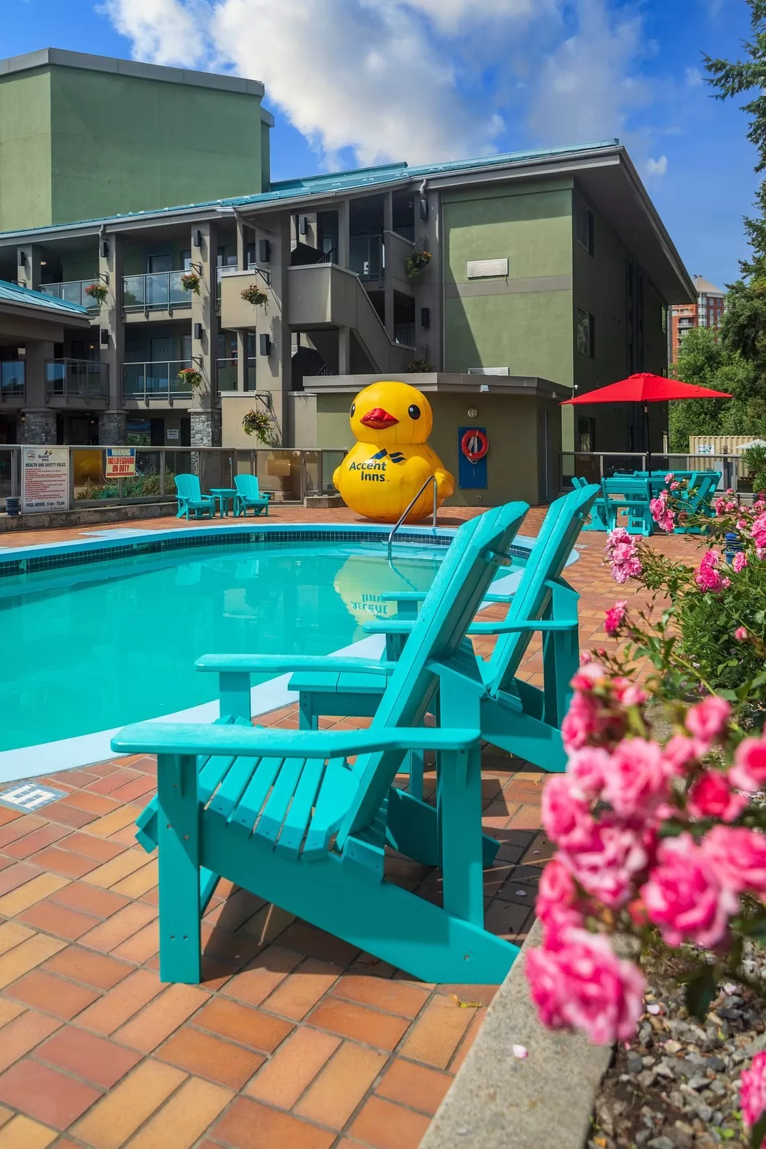 Buitenzwembad van het Hotel Accent Inns Kelowna