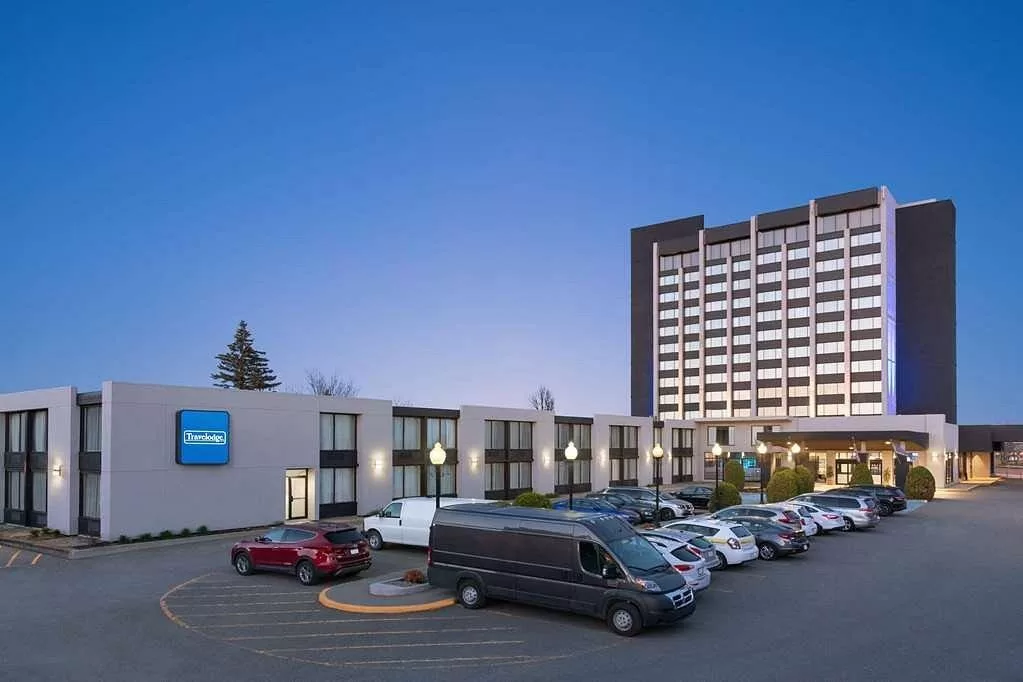 Exterior van het Hotel Travelodge by Wyndham Québec