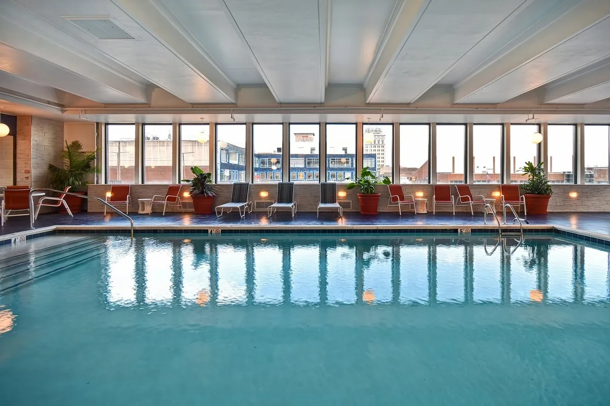 Binnenzwembad in het Hotel Holiday Inn Lancaster