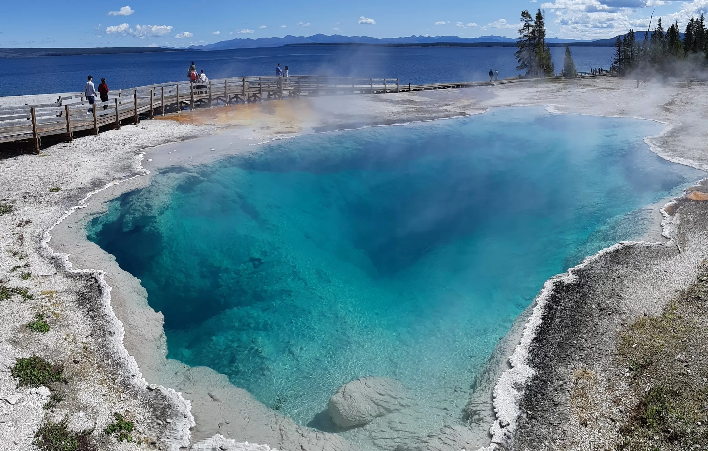 Turquoise bron in Yellowstone National Park