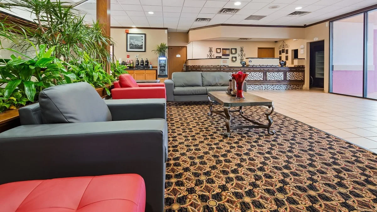 Zitgedeelte in de lobby van het Sure Stay Plus Best Western Oklahoma City