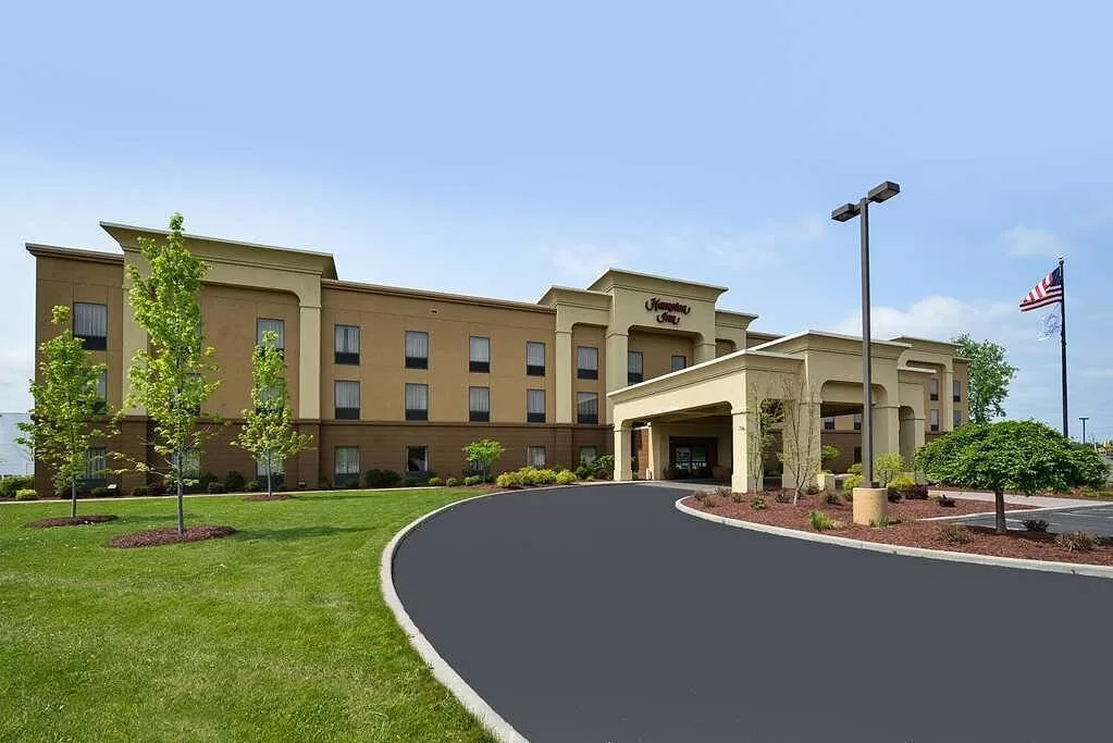 Exterior van het Hotel Hampton Inn Utica