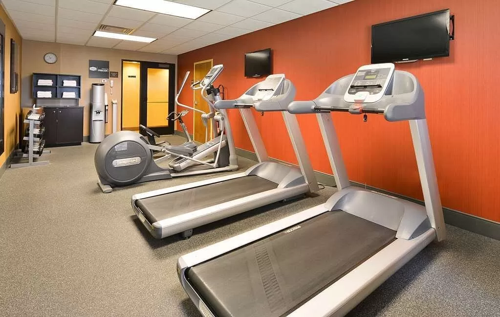 Fitnessruimte in het Hotel Hampton Inn Utica
