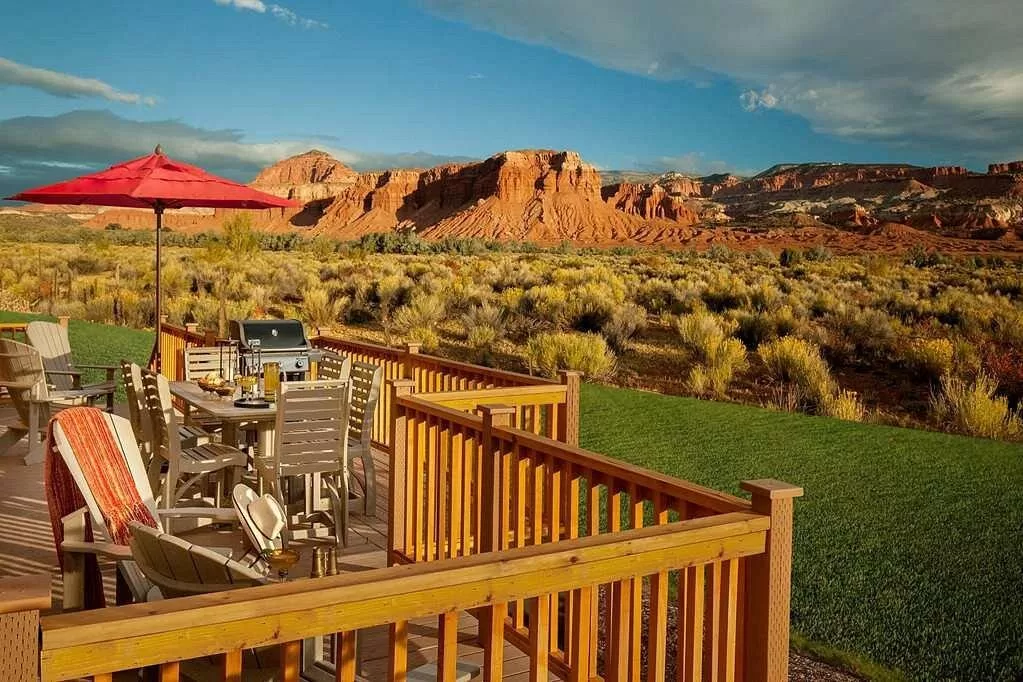Een terras bij het Capitol Reef Resort Torrey