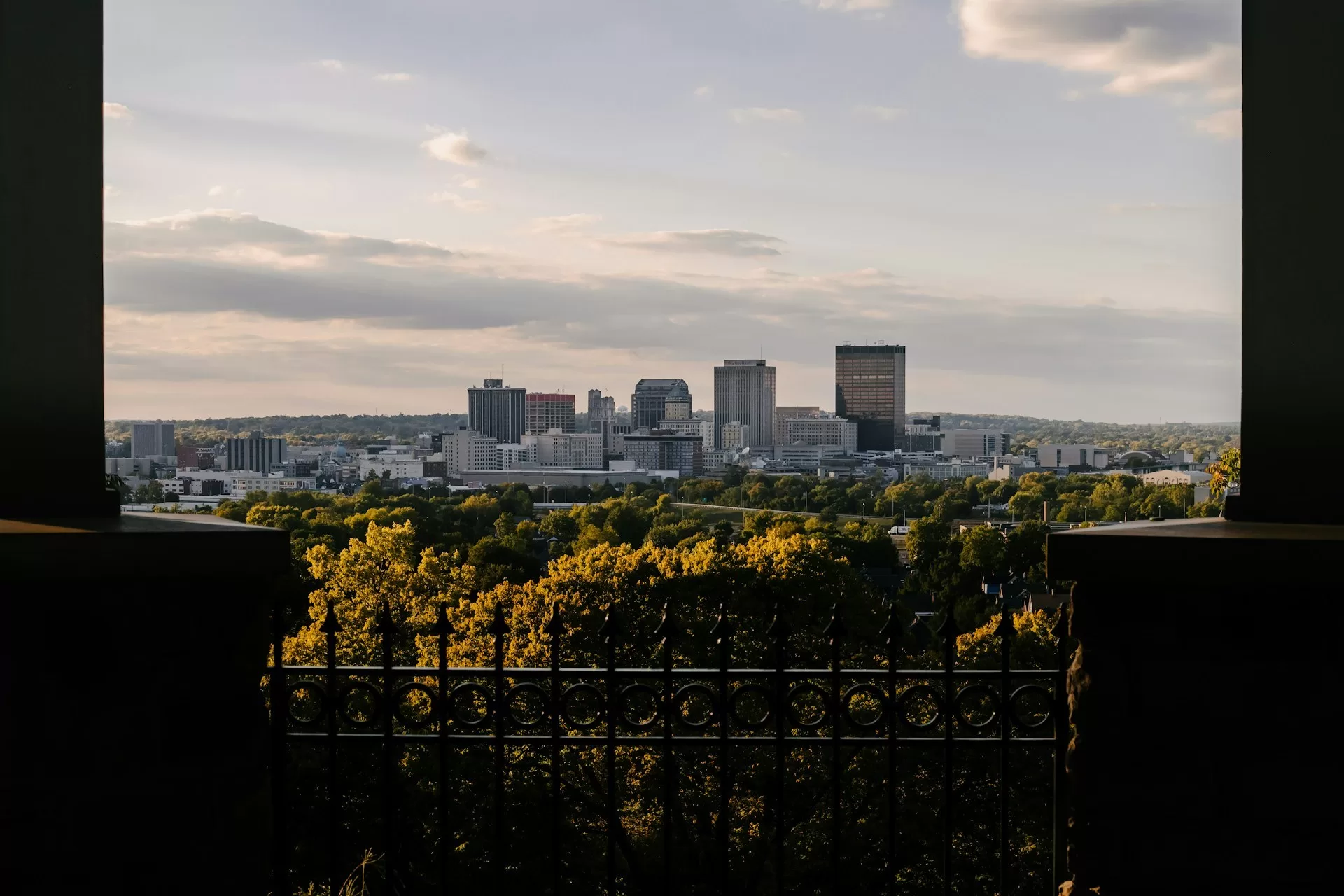 Uitzicht vanaf een balkon over Dayton, Ohio