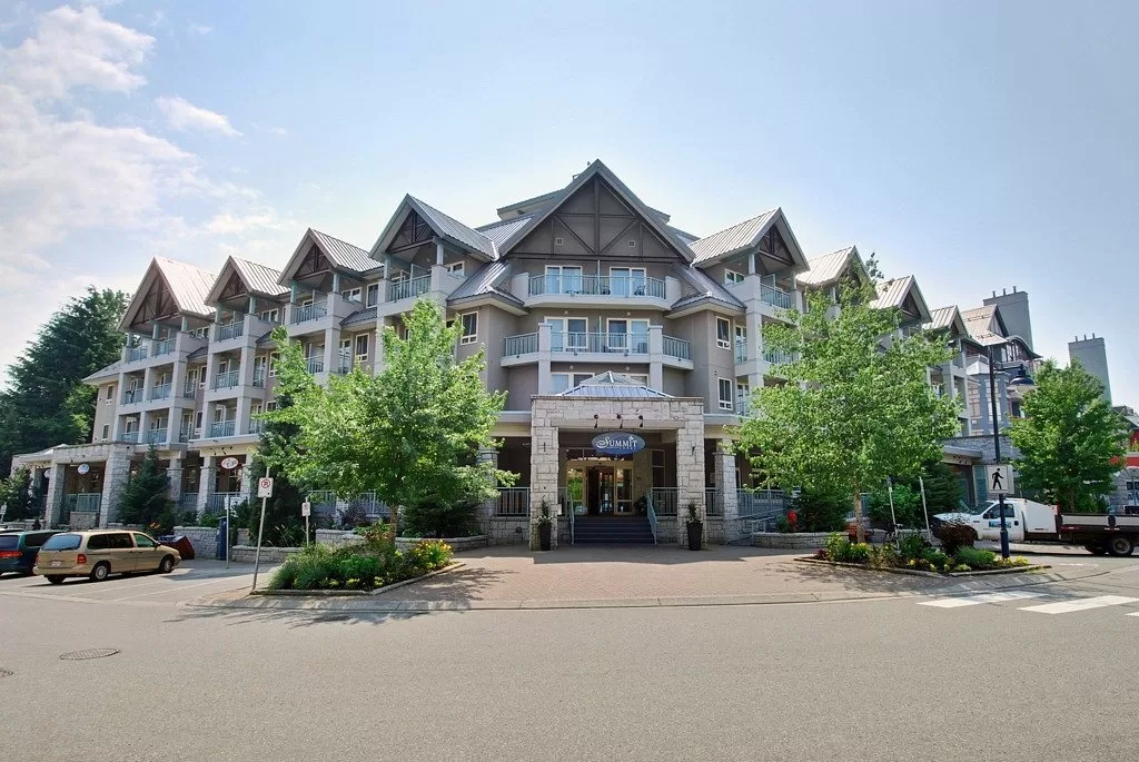 Exterior van het Hotel Summit Lodge Whistler