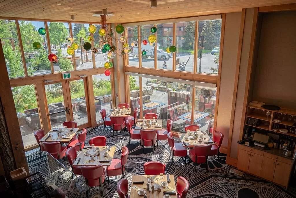 Restaurant in het Moose Hotel and Suites Banff