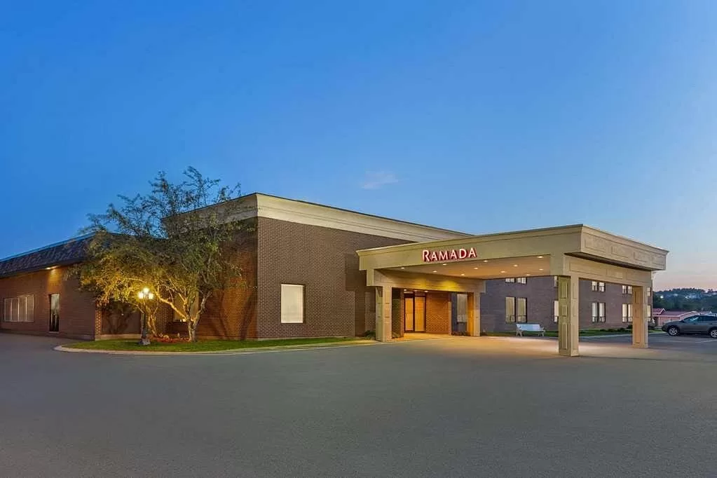 Exterior van het Hotel Ramada by Wyndham Fredericton