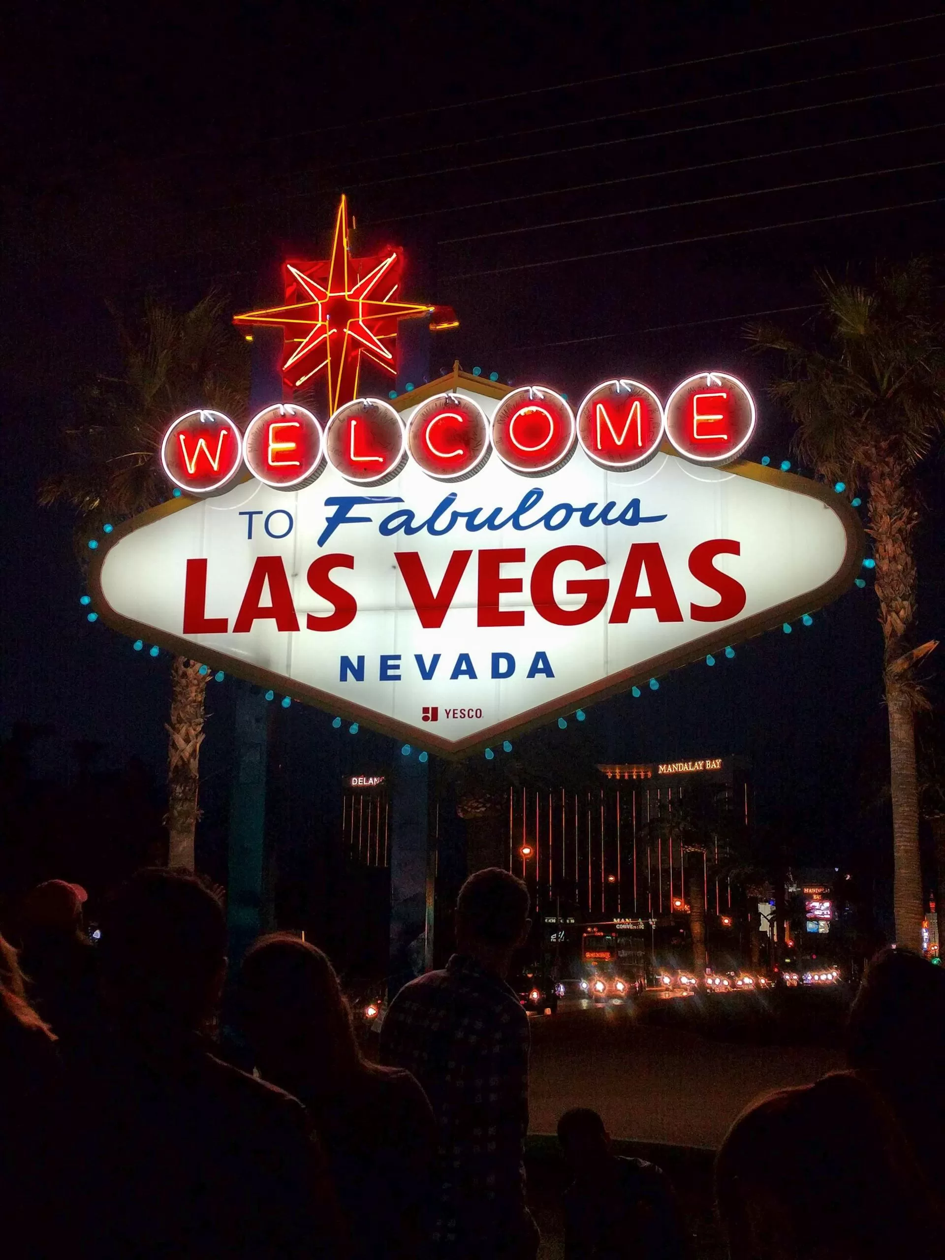 Het beroemde verlichte Las Vegas Sign bij nacht