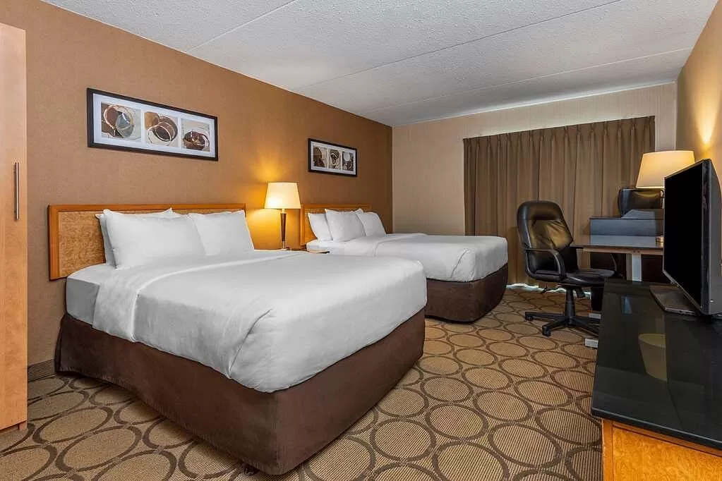 Standaardkamer met twee aparte bedden in het Hotel Comfort Inn Parry Sound