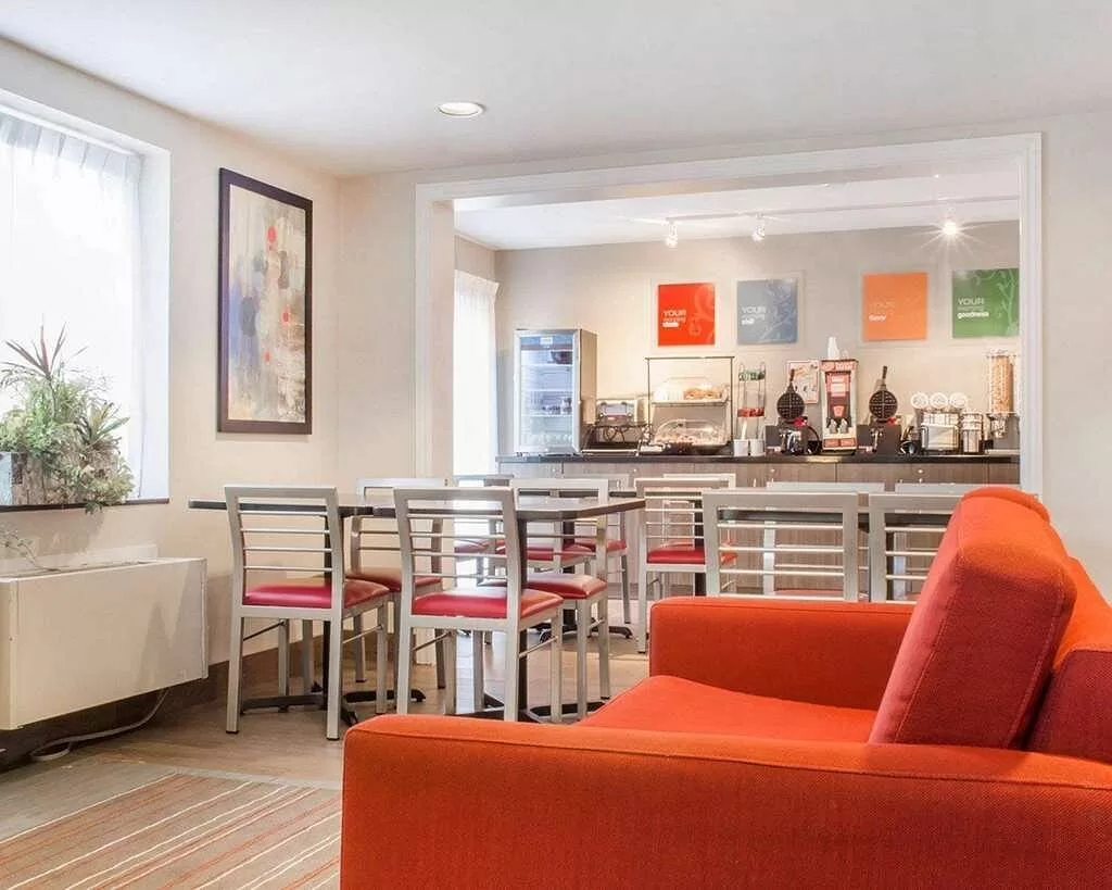 Ontbijtbuffet in het Hotel Comfort Inn Parry Sound