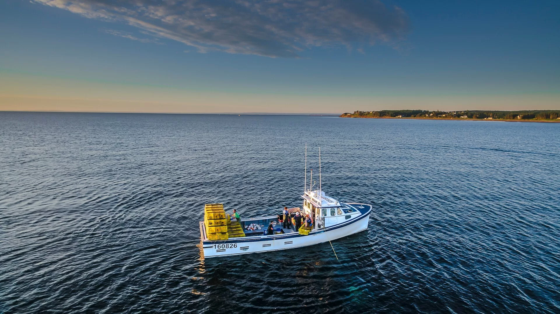Een vissersboot op het water van Antigonish, Canada