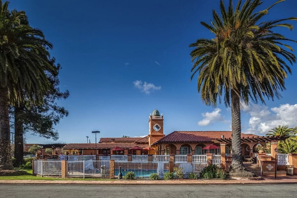 Exterior van het El Rancho San Francisco