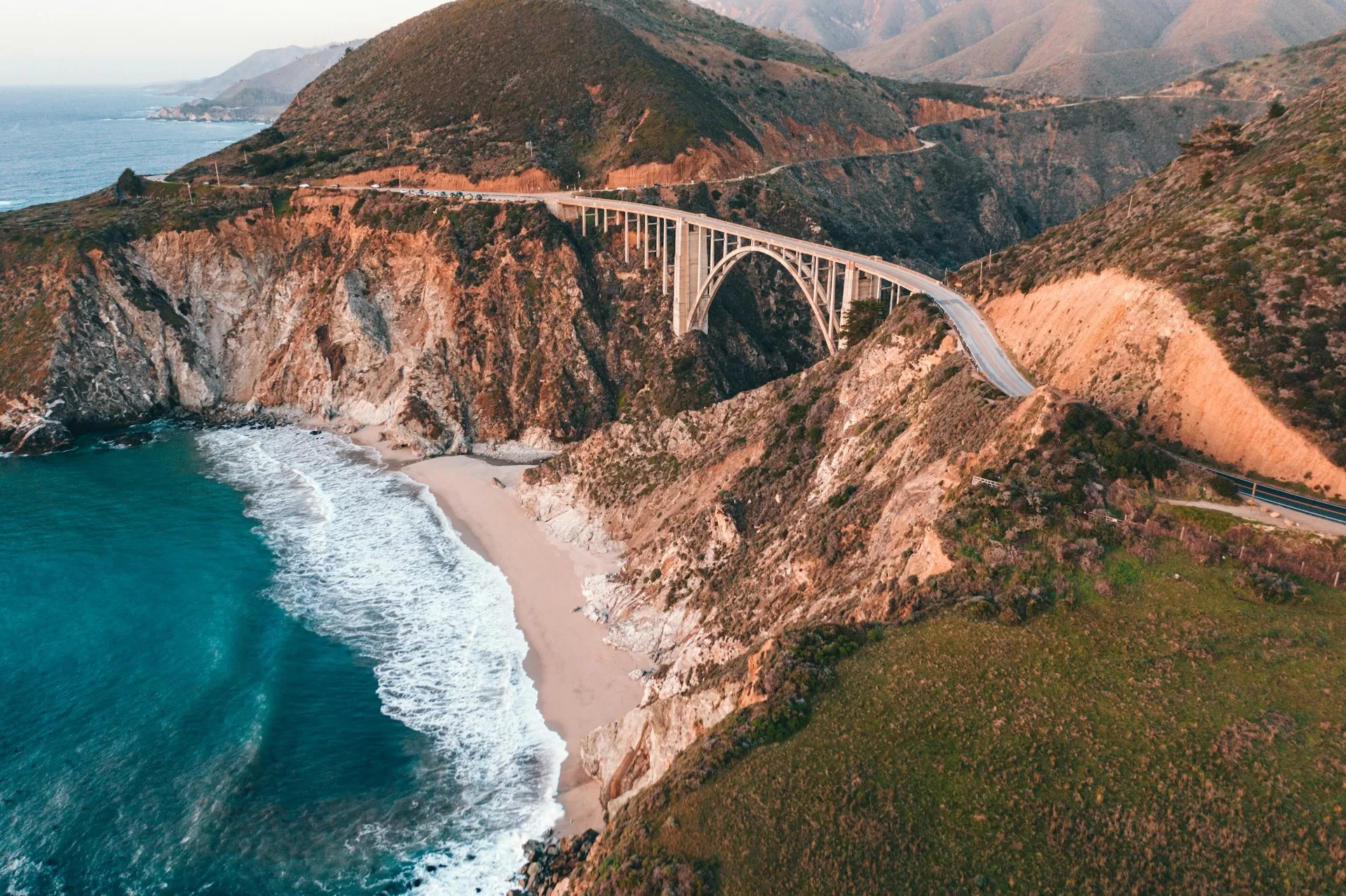 Een brug over de Big Sur van Californië