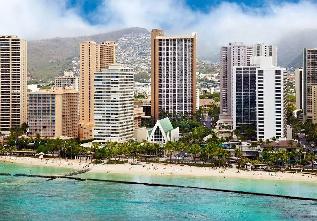 Luchtfoto van het Hotel Waikiki Beach Honolulu aan de zee