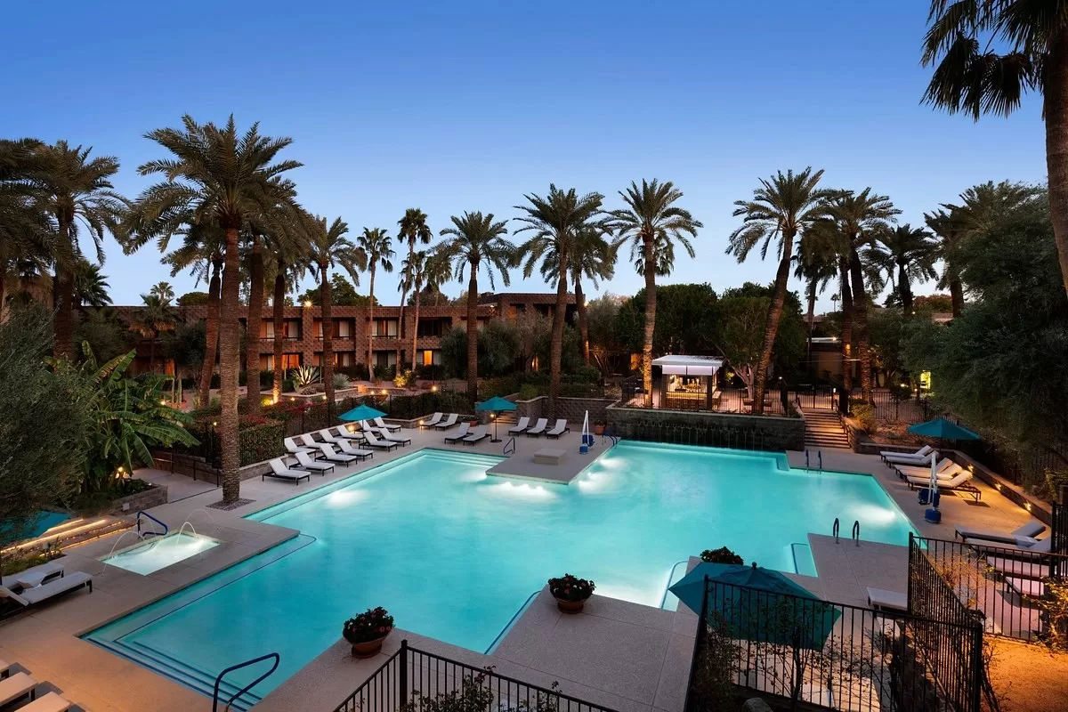 Het buitenzwembad van het Doubletree Paradise Valley Scottsdale