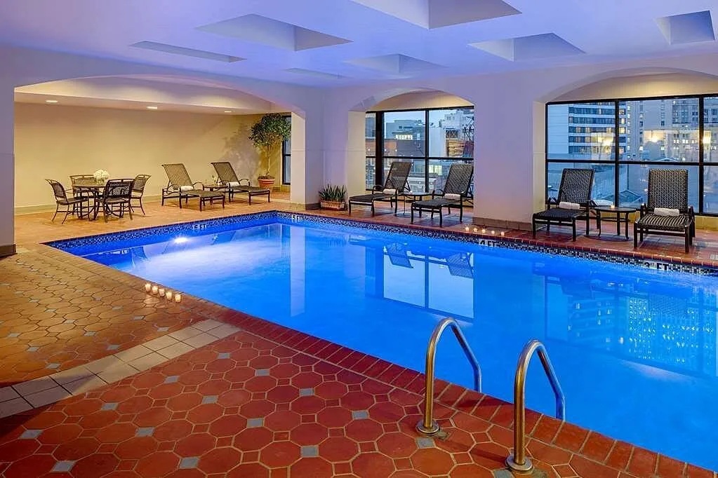 Binnenzwembad van het Hotel Wyndham French Quarter New Orleans