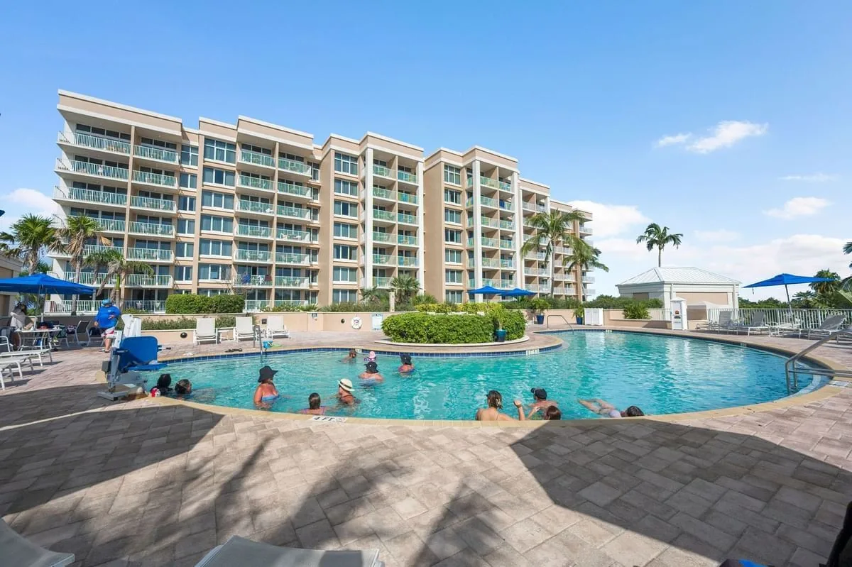 Buitenzwembad in het Hotel Marco Beach Ocean Resort