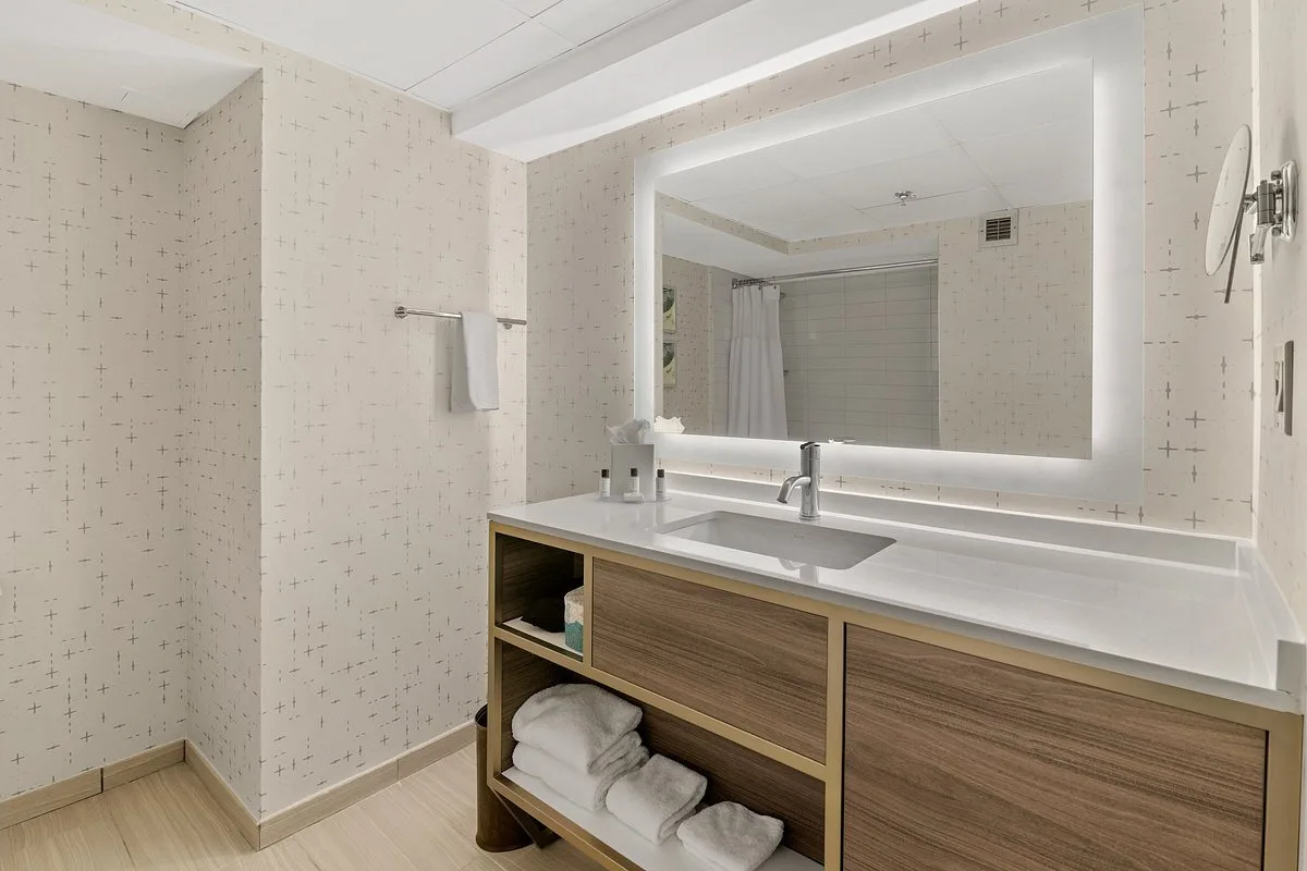 Badkamer in een hotelkamer in het Hotel Crowne Plaza River Oaks Houston