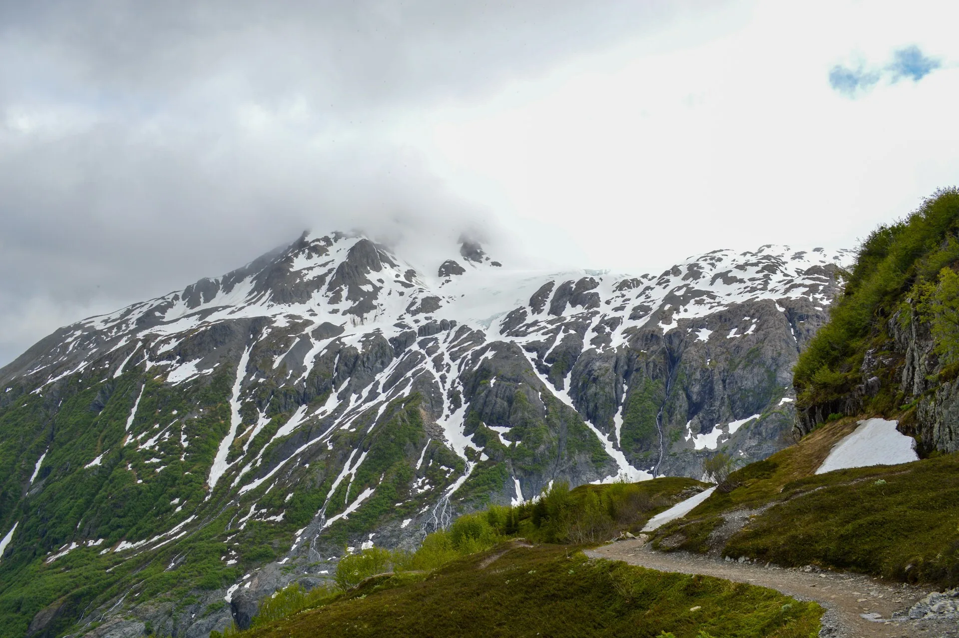 Besneeuwde bergen in Seward, Alaska