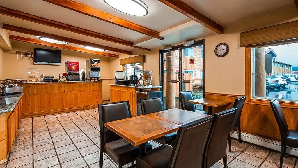 Ontbijtbuffet in het restaurant van het Hotel Best Western Harbor Inn Valdez