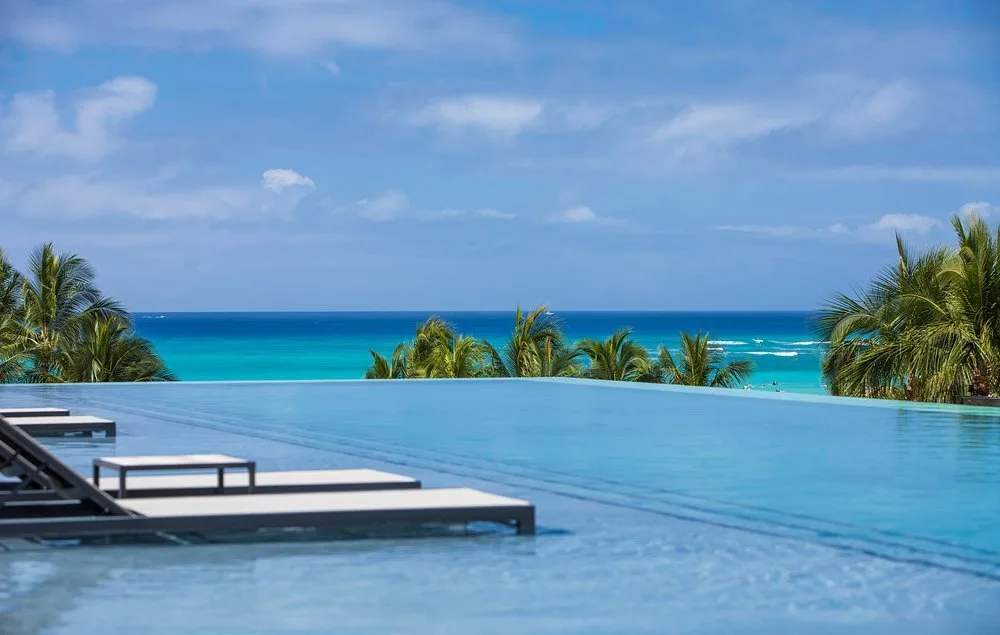 Infinity pool in het Alohilani Resort Waikiki Beach