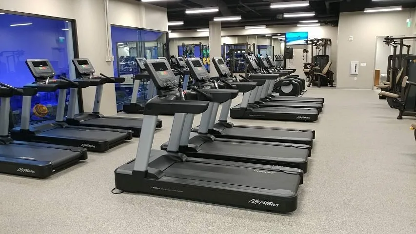 Fitnessruimte in het Hotel Alohilani Resort Waikiki Beach Waikiki