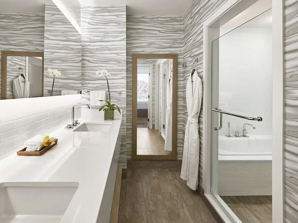 Badkamer in een hotelkamer in het Hotel Alohilani Resort Waikiki Beach Waikiki