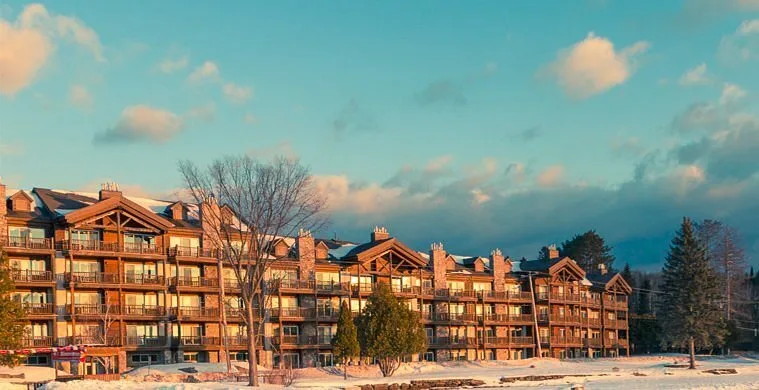 Exterior van het Hotel Le Grand Lodge Mont Tremblant