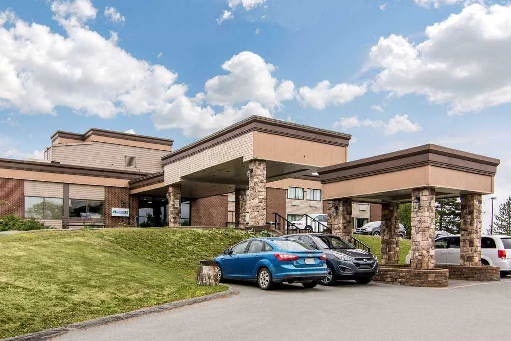 Exterior van het Hotel Quality Inn Halifax Airport Goffs