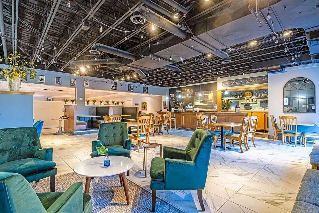 Bar met loungeruimte in het Hotel Quality Inn Halifax Airport Goffs