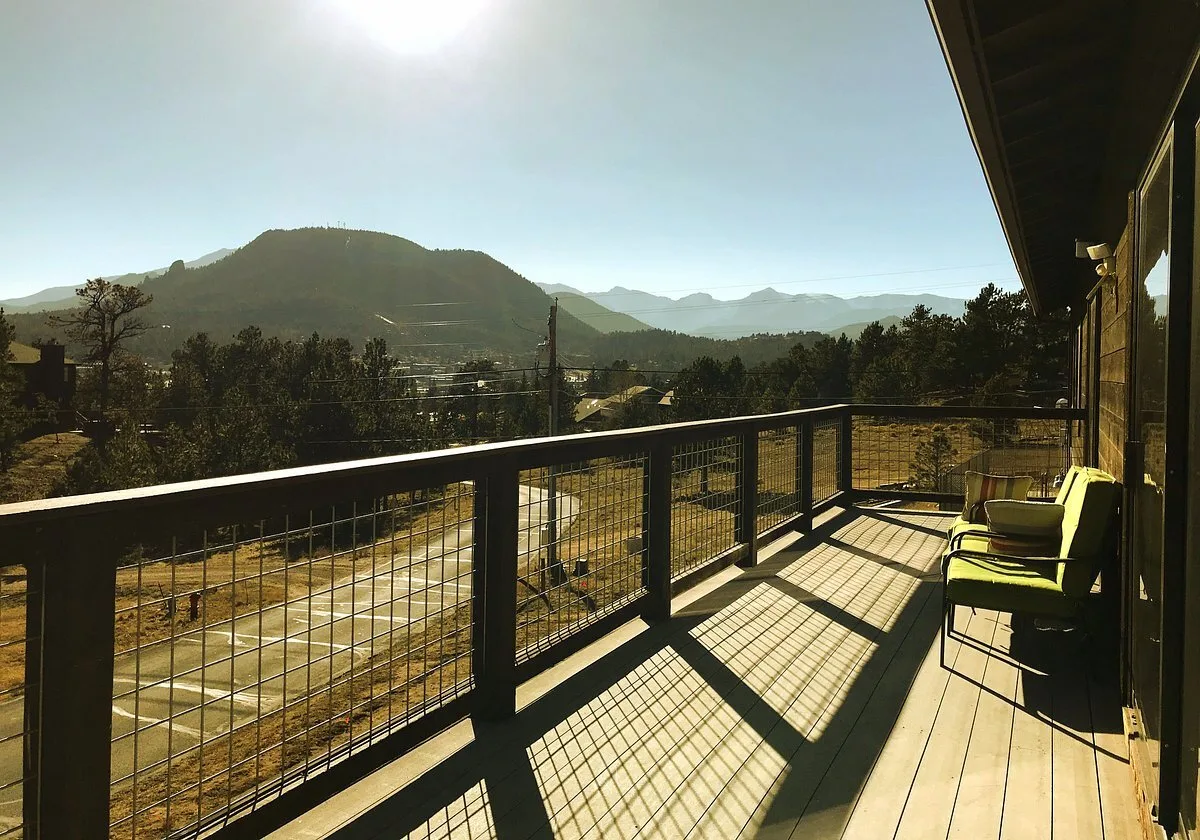 Uitzicht vanaf een balkon in het Hotel Coyote Mountain Lodge Estes Park