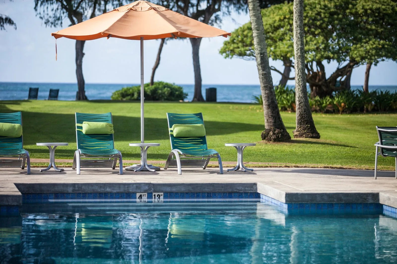 Het buitenzwembad van het Kauai Shores Kapaa Kauai