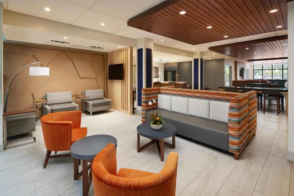 Lobby in het Holiday Inn Express Suites Gulf Breeze Pensacola Area