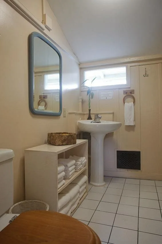 Badkamer in een huisje in het Hotel Volcano Hale Volcanoe