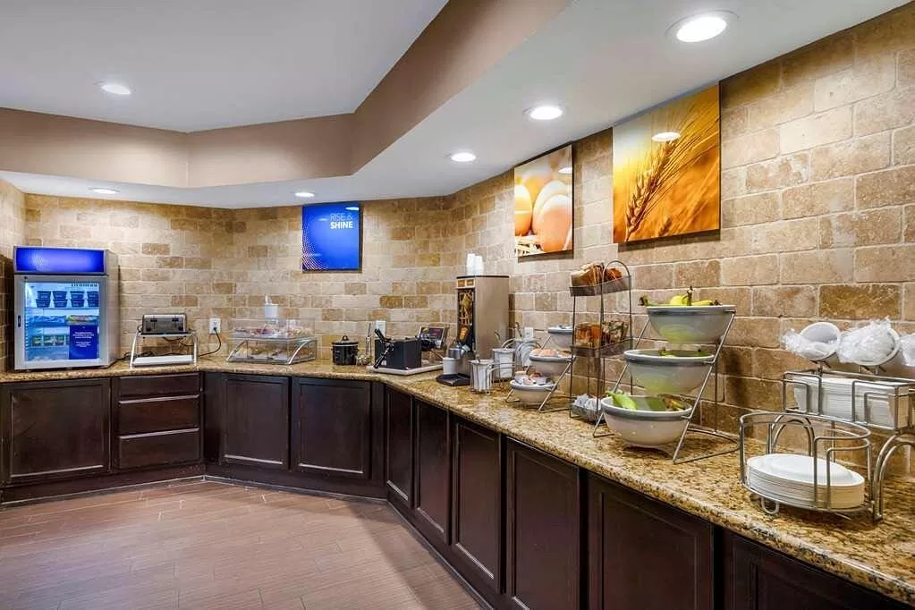 Ontbijtbuffet van het Hotel Comfort Suites North Dallas