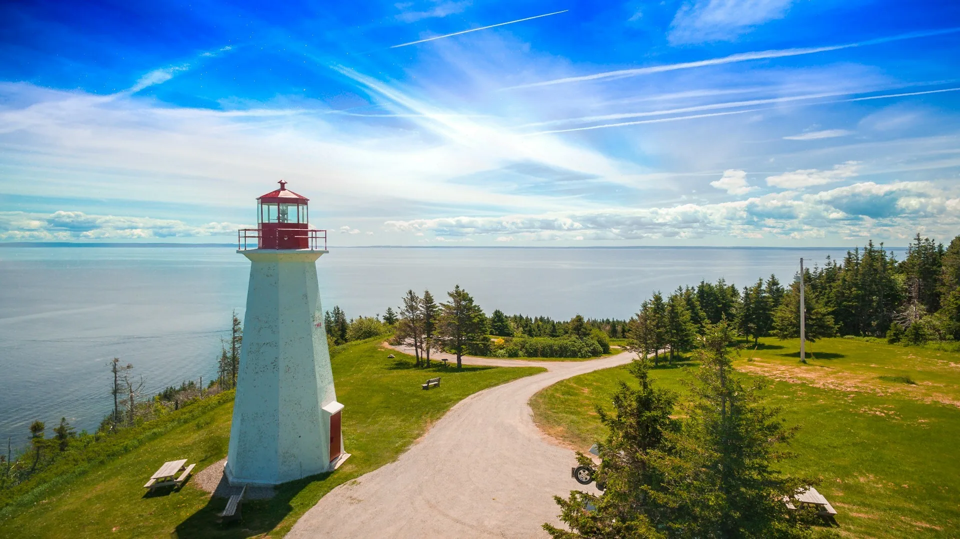 Een vuurtoren langs het water van Antigonish, Canada