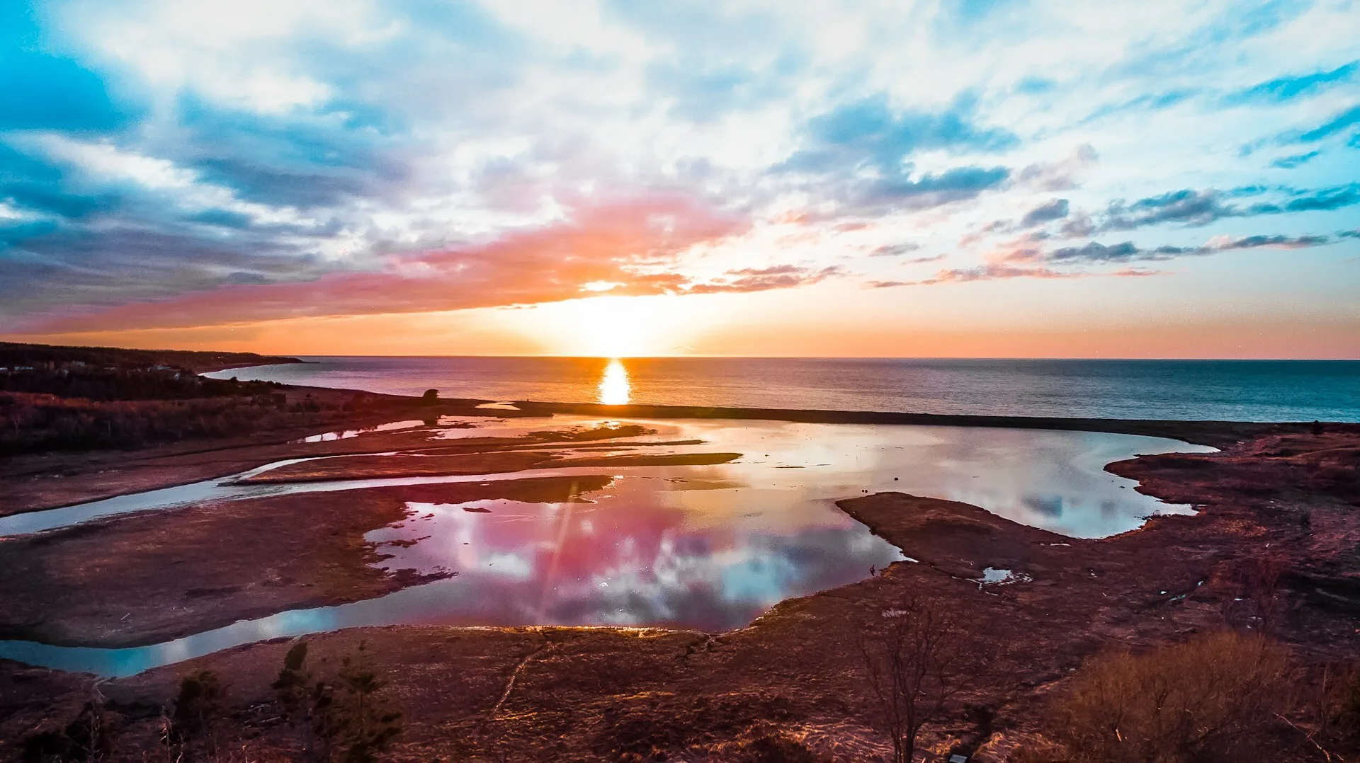 Uitzicht over de wateren tijdens zonsondergang in Antigonish
