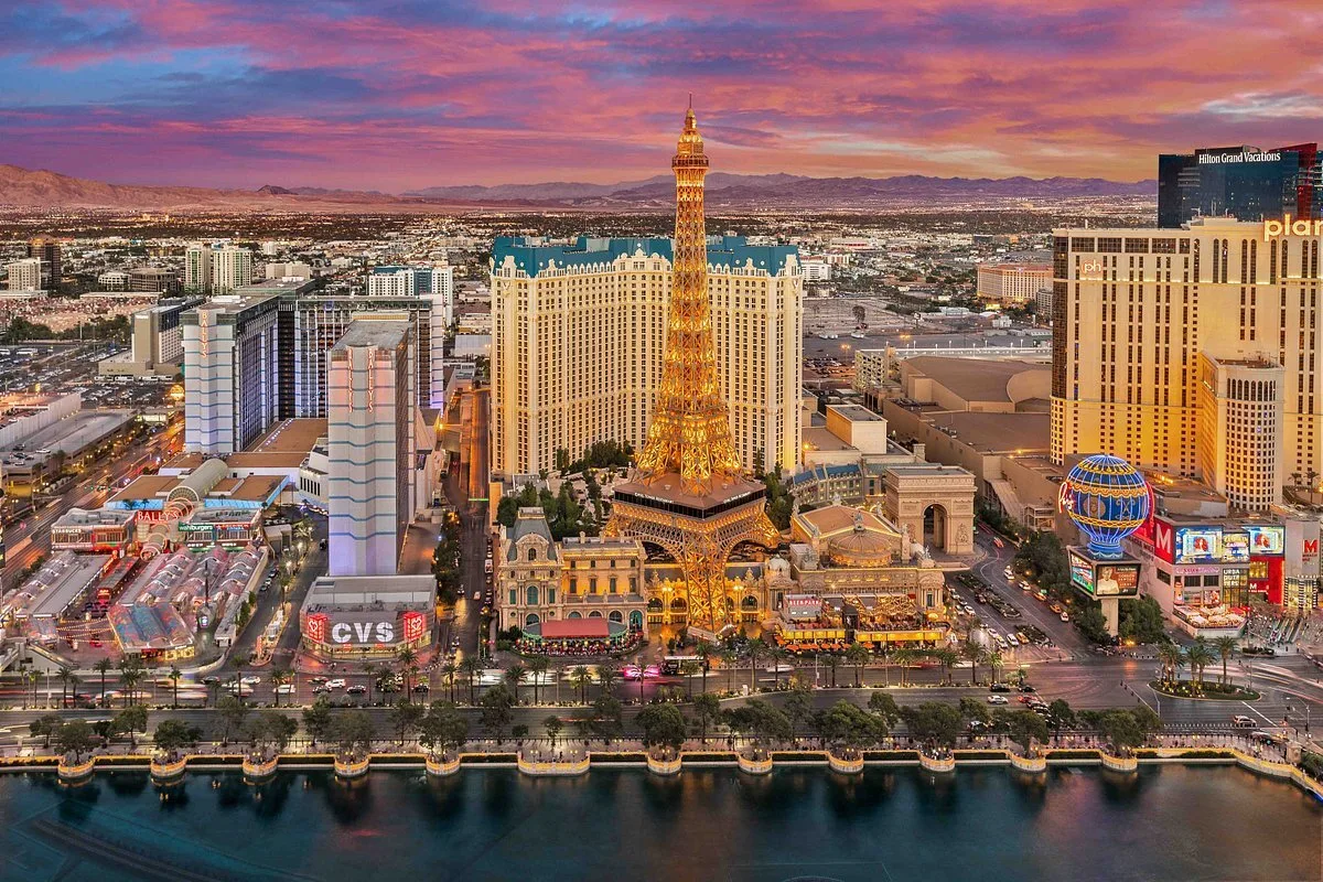 Bovenaanzicht van het Hotel Paris Las Vegas aan de Strip